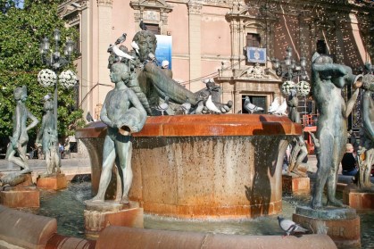Estátuas en la Plaza de la Virgen, Valencia © mateoht 1990-2014 - http://lafotodeldia.net